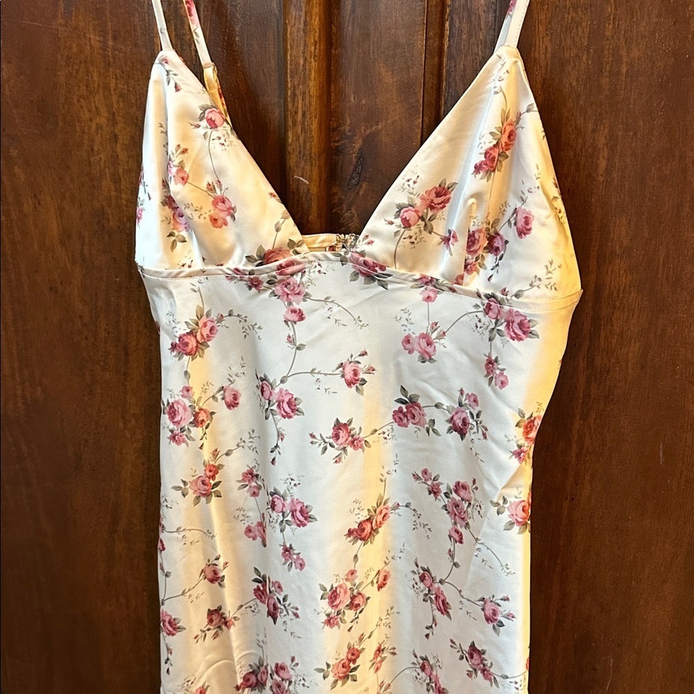 We Wore What Antique white flower dress - Picture 4 of 10